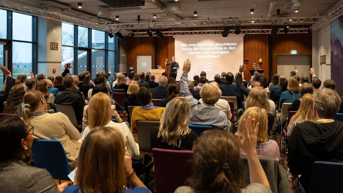 Cedric Engels alias Dr. Whatson beim Impulsvortrag 